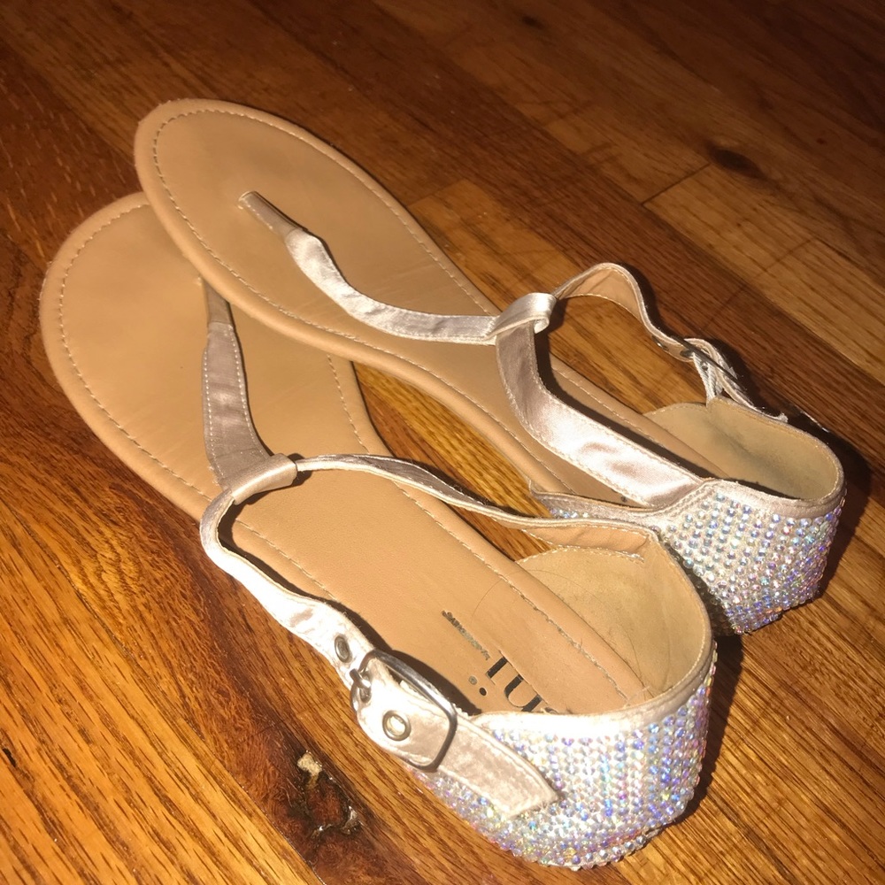 Sparkly sandals from Shi